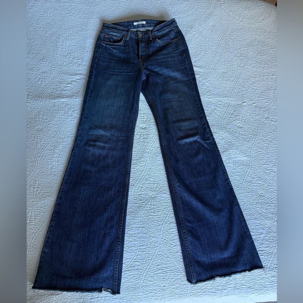 GRLFRND “Carla” High-Rise Flare Jeans with Frayed Hem – Size 26